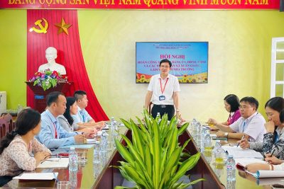HỘI NGHỊ ĐOÀN CÔNG TÁC CỦA ĐẢNG ỦY, HĐND, UBND VÀ CÁC PHÒNG, BAN XÃ XUÂN GIANG, TỈNH NINH BÌNH LÀM VIỆC VỚI TRƯỜNG TIỂU HỌC XUÂN THỦY